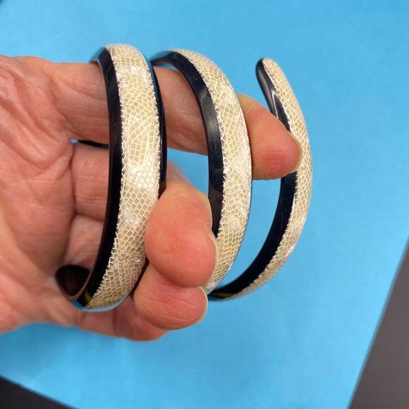 Black Twist Bracelet Enameled Snakeskin Bangle - Picture 2 of 6